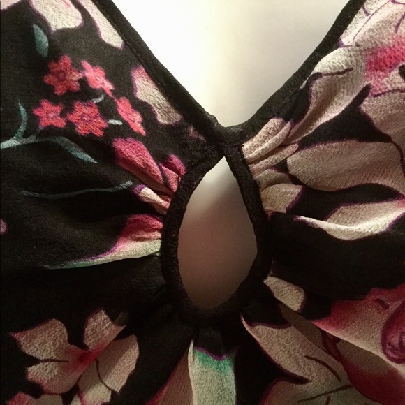 NWT❣️ Gorgeous Silk Floral V Neck Keyhole Side Zip Fitted Top ICE Pink Black - Picture 4 of 9